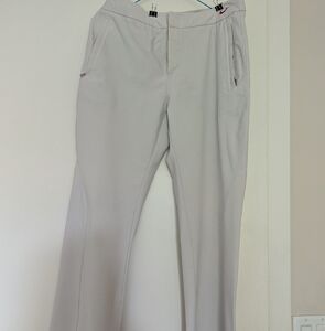 Nike Golf Pants, Size 4. Great Condition. Never Worn. Waist 28 Inches. See Pics